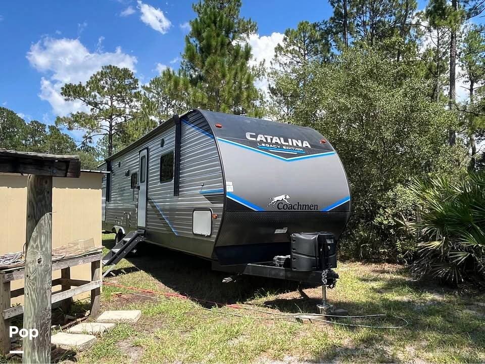 2022 Forest River Catalina 343BHTS - Used Travel Trailer For Sale by Pop RVs in Eustis, Florida features Air Conditioning, Slideout, Awning