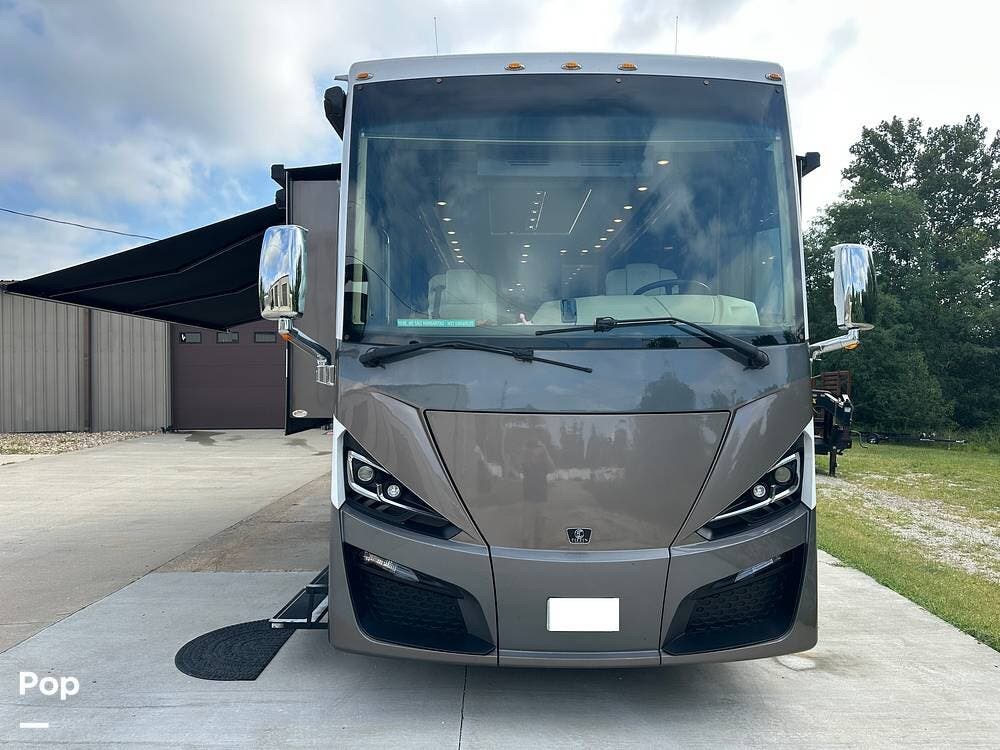 2020 Tiffin Phaeton 44 OH - Used Diesel Pusher For Sale by Pop RVs in Osage Beach, Missouri features Leveling Jacks, Generator, Air Conditioning, Slideout, Awning