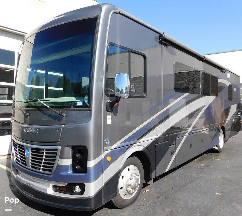 2023 Holiday Rambler Vacationer 35K - Used Class A For Sale by Pop RVs in Canton, Ohio features Generator, Awning, Slideout, Air Conditioning, Leveling Jacks