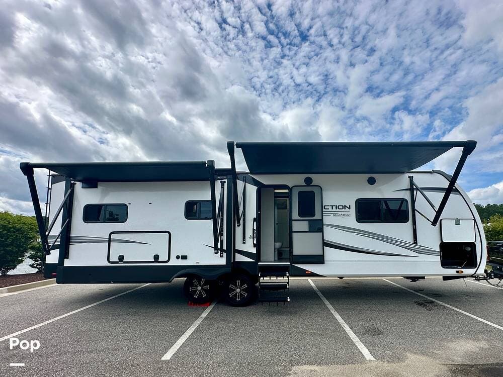2023 Grand Design Reflection 310MKTS - Used Travel Trailer For Sale by Pop RVs in Murrells Inlet, South Carolina features Slideout, Leveling Jacks, Air Conditioning, Awning