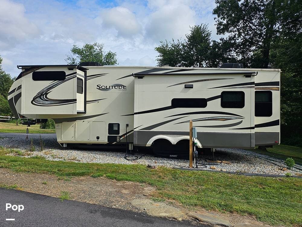 2021 Grand Design Solitude 310GK-R - Used Fifth Wheel For Sale by Pop RVs in Salem, Connecticut features Awning, Slideout, Air Conditioning, Leveling Jacks