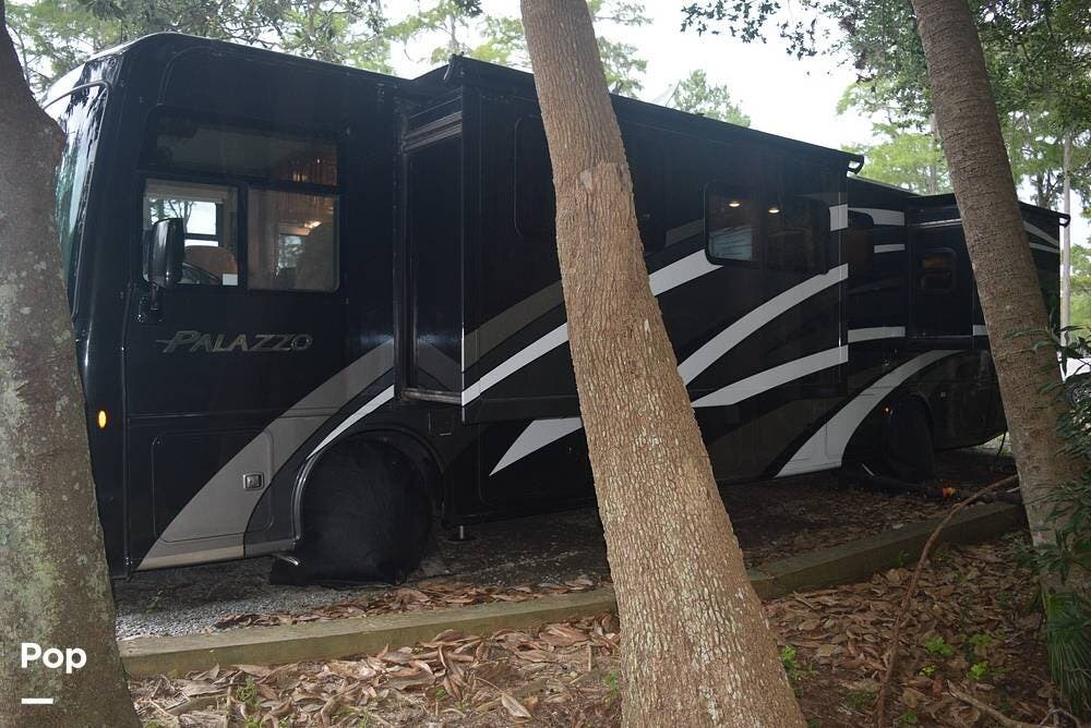 2019 Thor Motor Coach Palazzo 37.4 - Used Diesel Pusher For Sale by Pop RVs in Crestview, Florida features Generator, Awning, Slideout, Leveling Jacks, Air Conditioning