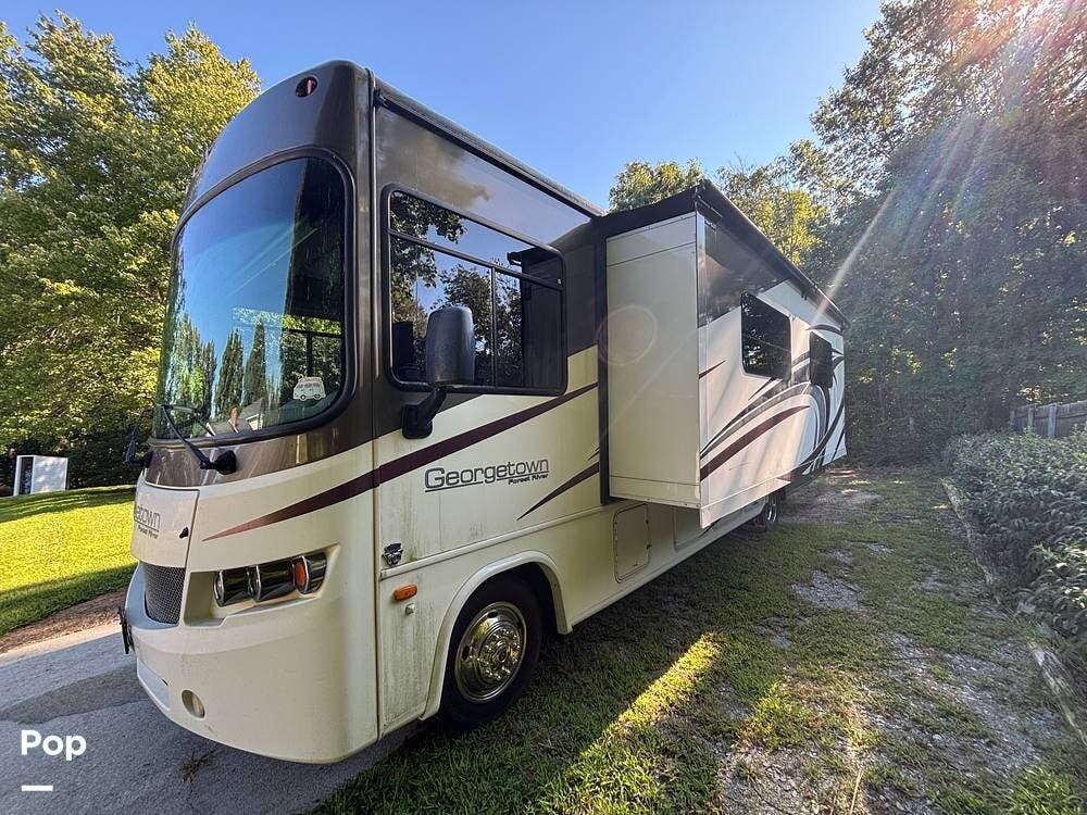 2016 Forest River Georgetown 335DS - Used Class A For Sale by Pop RVs in Mocksville, North Carolina features Leveling Jacks, Slideout, Air Conditioning, Generator, Awning