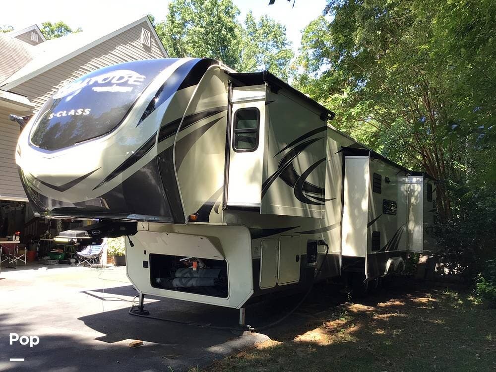 2020 Grand Design Solitude S-Class 3740BH - Used Fifth Wheel For Sale by Pop RVs in Richmond, Virginia features Air Conditioning, Leveling Jacks, Slideout, Awning