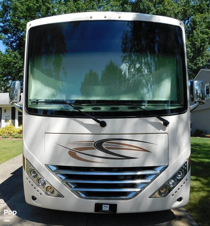 2020 Hurricane 35M by Thor Motor Coach from Pop RVs in Rittman, Ohio