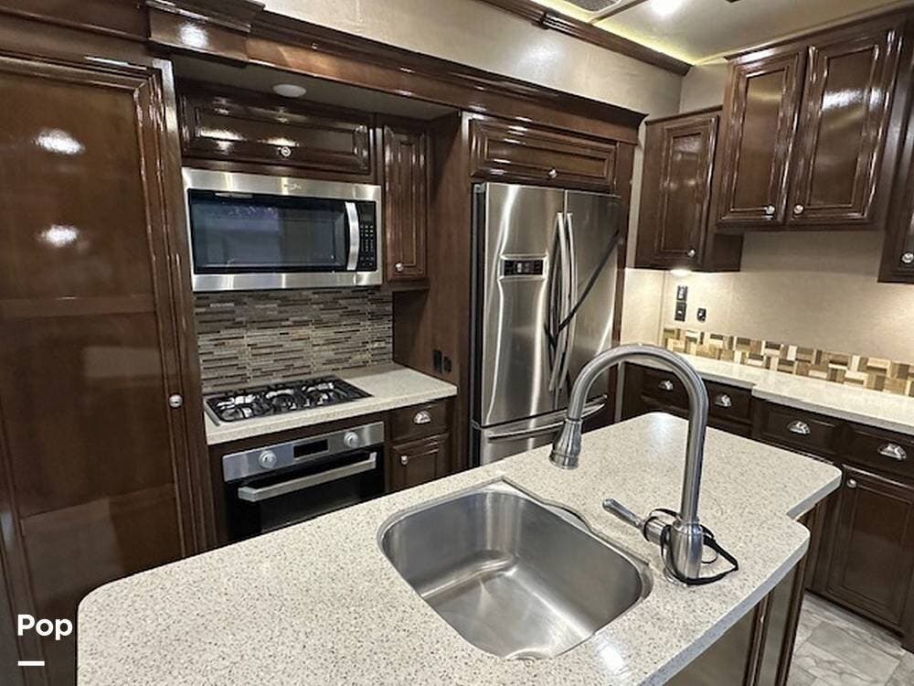 2018 Redwood 3401RL by CrossRoads from Pop RVs in Lincoln, California