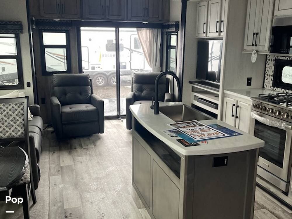 2022 K-Z Durango Gold 382MBQ - Used Fifth Wheel For Sale by Pop RVs in Stacy, Minnesota features Slideout, Air Conditioning