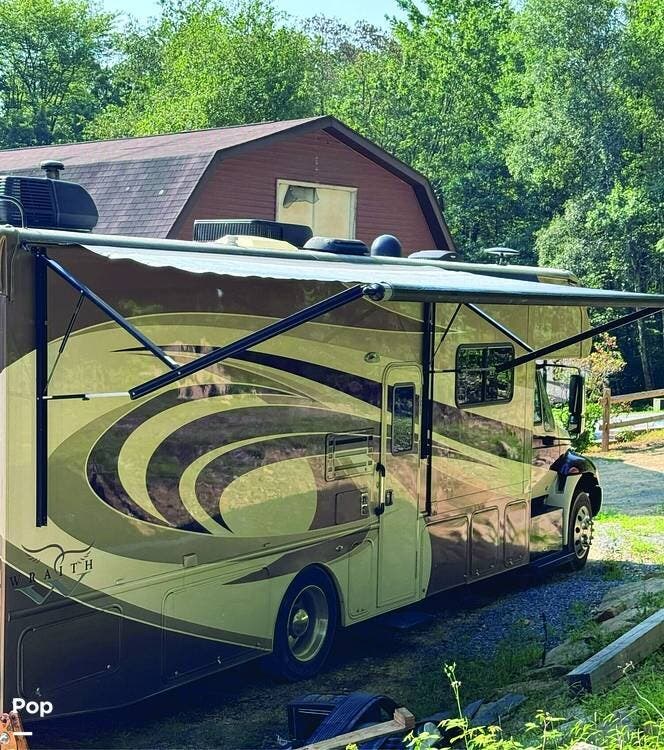 2019 Nexus Wraith 33W - Used Super C For Sale by Pop RVs in Loganton, Pennsylvania features Generator, Awning, Slideout, Leveling Jacks, Air Conditioning