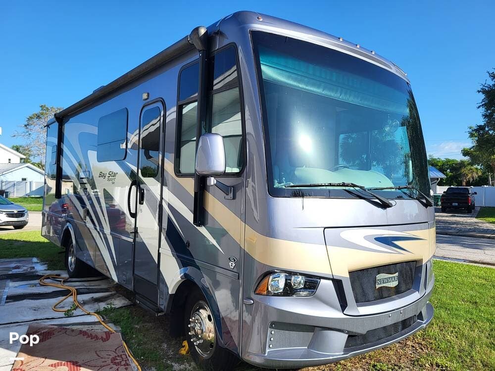 2021 Newmar Bay Star Sport 2813 - Used Class A For Sale by Pop RVs in Merritt Island, Florida features Generator, Leveling Jacks, Air Conditioning, Slideout, Awning