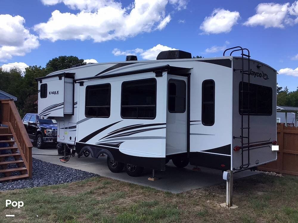 2022 Jayco Eagle HT 28.5RSTS - Used Fifth Wheel For Sale by Pop RVs in Chesterfield, Virginia features Leveling Jacks, Awning, Slideout, Air Conditioning