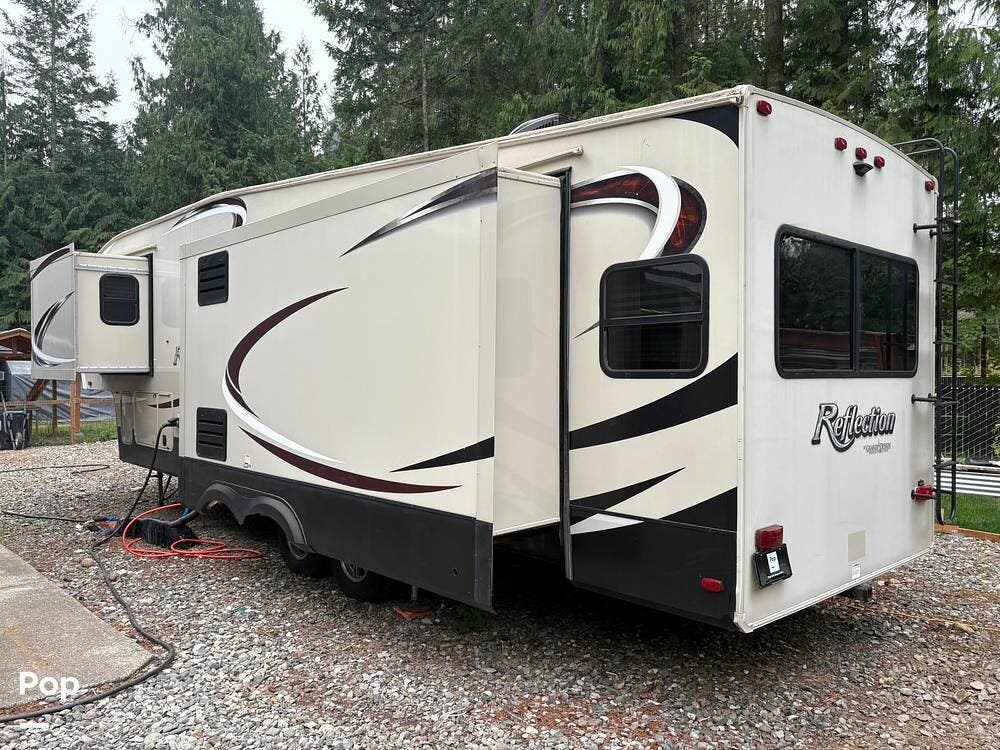 2017 Grand Design Reflection 337RLS - Used Fifth Wheel For Sale by Pop RVs in Concrete, Washington features Leveling Jacks, Awning, Slideout, Air Conditioning