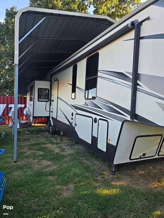 2020 Forest River Sierra 372LOK - Used Fifth Wheel For Sale by Pop RVs in Mabank, Texas features Slideout
