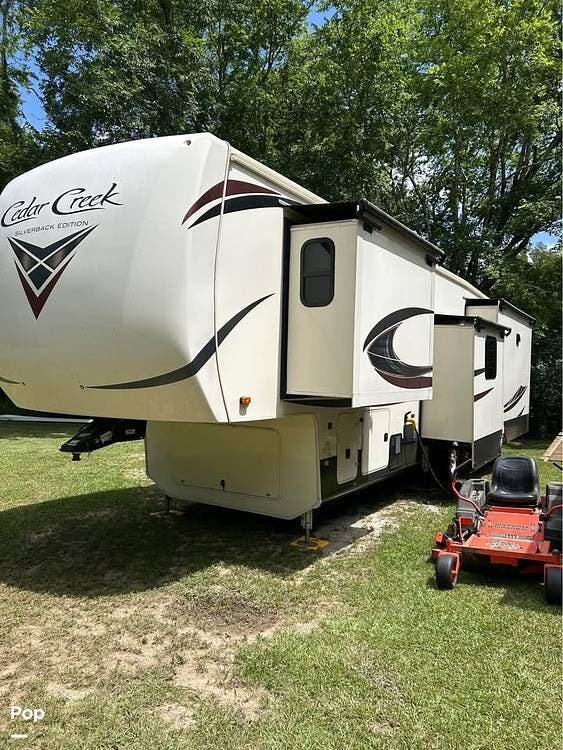 2021 Forest River Cedar Creek 37MBH - Used Fifth Wheel For Sale by Pop RVs in Columbia, Louisiana features Slideout, Awning, Air Conditioning