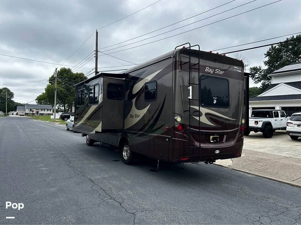 2013 Newmar Bay Star 2901 - Used Class A For Sale by Pop RVs in Blackwood, New Jersey features Awning, Slideout, Air Conditioning, Generator