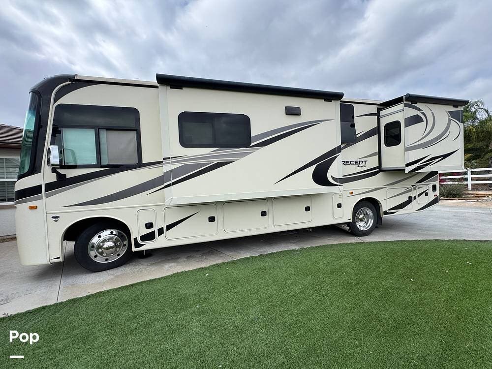 2022 Jayco Precept 31UL - Used Class A For Sale by Pop RVs in Riverside, California features Air Conditioning, Generator, Leveling Jacks, Slideout, Awning