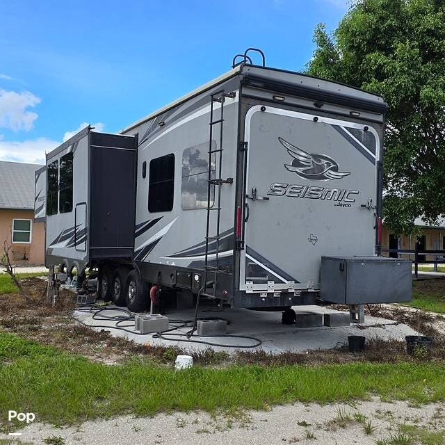 2018 Seismic 4212 by Jayco from Pop RVs in Delray Beach, Florida