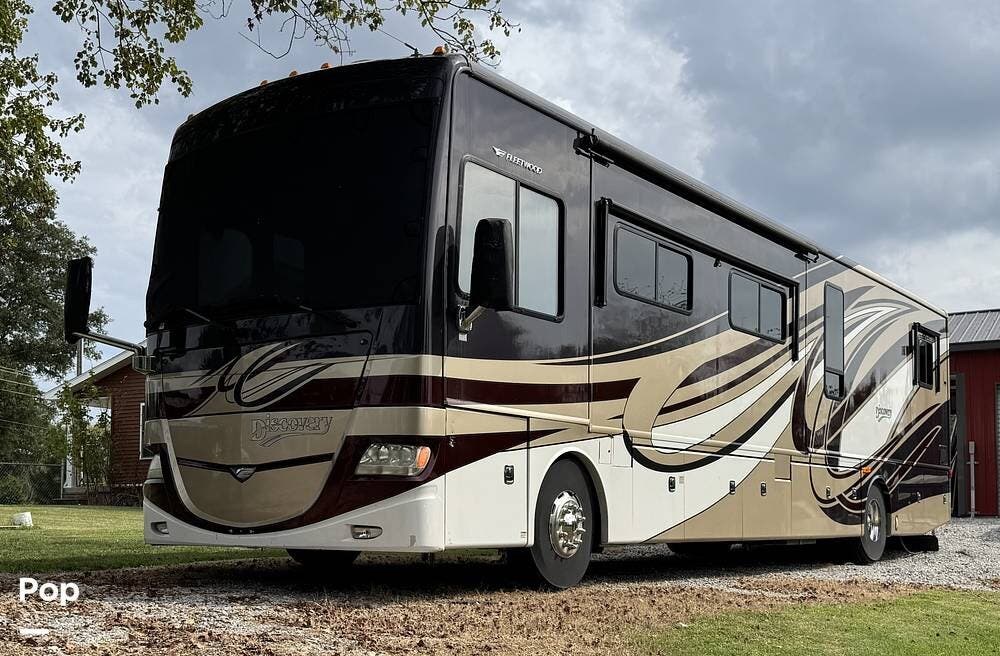 2013 Fleetwood Discovery 40X - Used Diesel Pusher For Sale by Pop RVs in Florence, Alabama features Slideout, Leveling Jacks, Generator, Air Conditioning, Awning