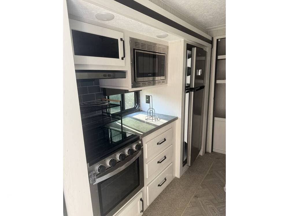 2022 Palomino Puma 32BHFS - Used Travel Trailer For Sale by Pop RVs in Bangor, Maine features Air Conditioning, Slideout, Leveling Jacks, Awning