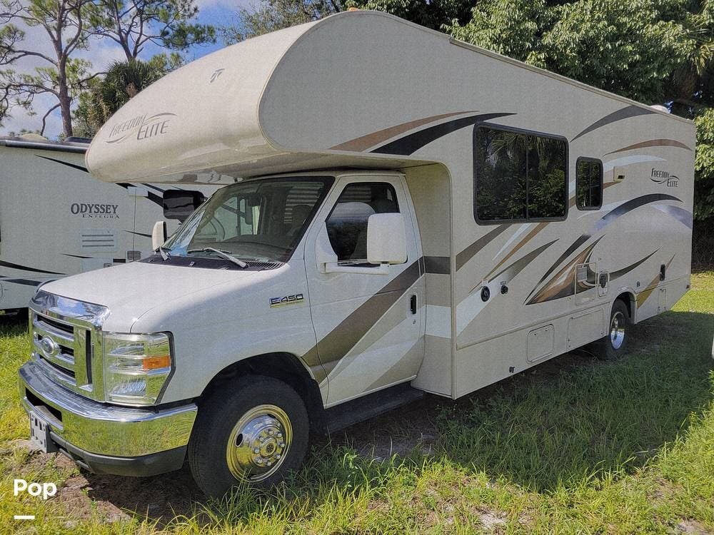 2016 Freedom Elite 26FE by Thor Motor Coach from Pop RVs in Boynton Beach, Florida