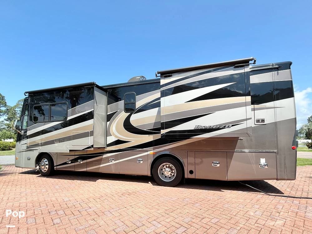 2017 Tiffin Allegro Breeze 31BR - Used Diesel Pusher For Sale by Pop RVs in Panama City Beach, Florida features Awning, Air Conditioning, Generator, Slideout, Leveling Jacks