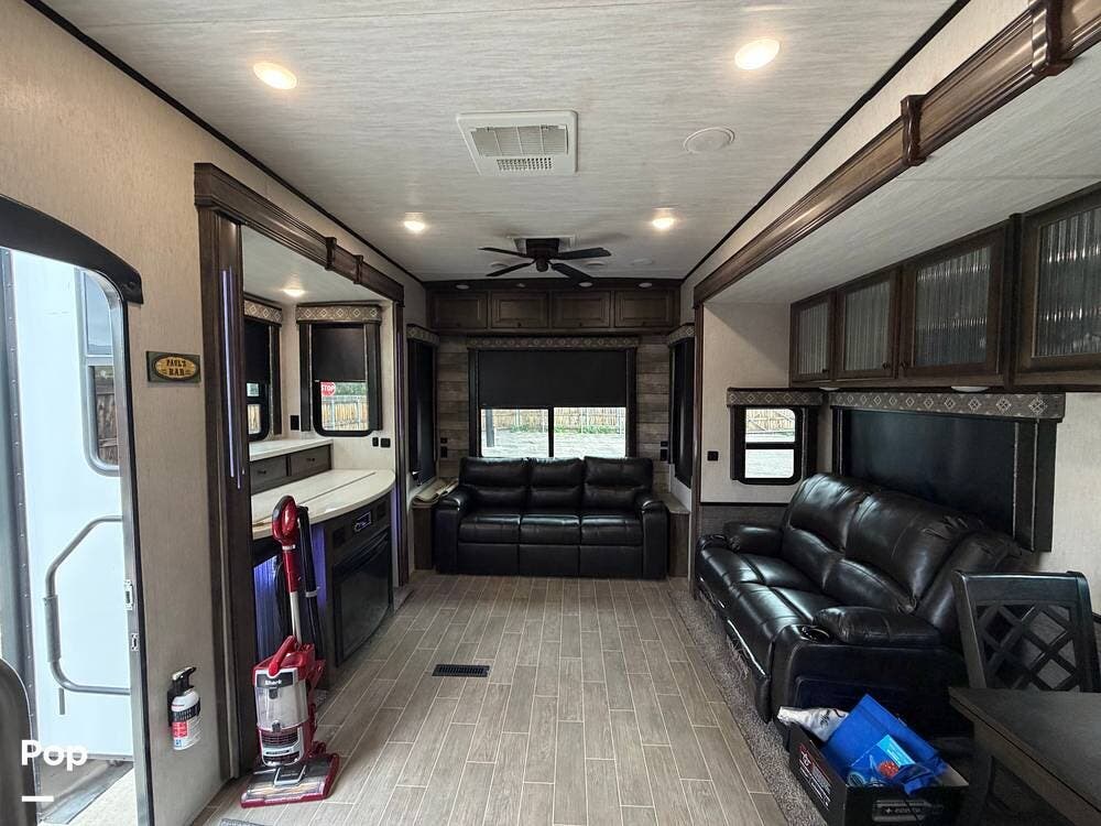 2019 Heartland Bighorn Traveler 32CK - Used Fifth Wheel For Sale by Pop RVs in Colorado Springs, Colorado features Slideout, Leveling Jacks, Awning, Air Conditioning