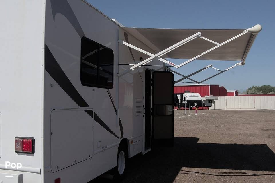 2016 Thor Motor Coach Majestic 28A - Used Class C For Sale by Pop RVs in Timnath, Colorado features Air Conditioning, Generator