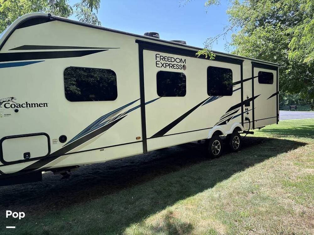 2023 Coachmen Freedom Express 310BHDS - Used Travel Trailer For Sale by Pop RVs in Southold, New York features Slideout, Air Conditioning