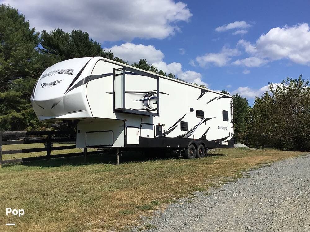 2017 K-Z Sidewinder 3511DK - Used Toy Hauler For Sale by Pop RVs in Waterford, Virginia features Slideout, Awning, Generator, Air Conditioning, Leveling Jacks