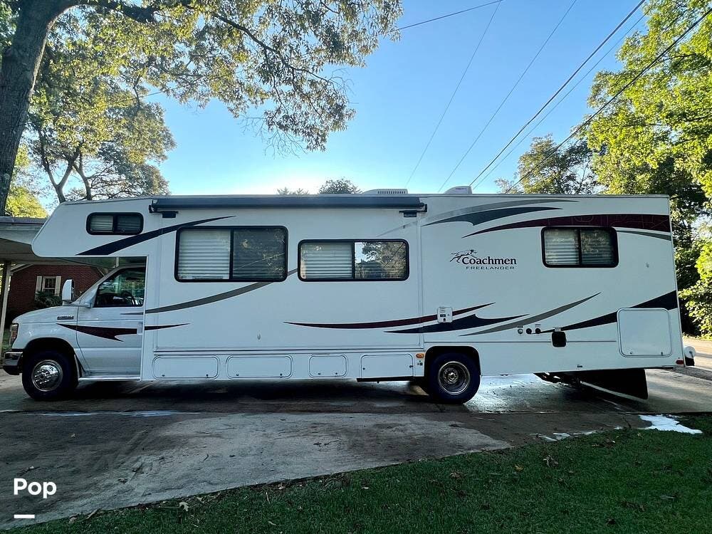 2011 Coachmen Freelander 31FK - Used Class C For Sale by Pop RVs in Thomaston, Georgia features Generator, Slideout, Awning, Air Conditioning