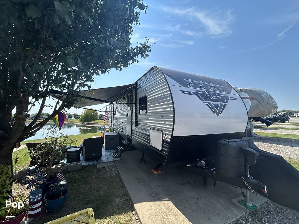 2023 Palomino Puma 28BHSS - Used Travel Trailer For Sale by Pop RVs in Terrell, Texas features Leveling Jacks, Air Conditioning, Awning, Slideout