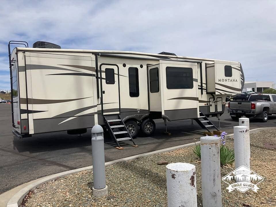 2017 Keystone Montana 3820FK - Used Fifth Wheel For Sale by Pop RVs in Chino Valley, Arizona features Air Conditioning, Awning, Slideout, Leveling Jacks