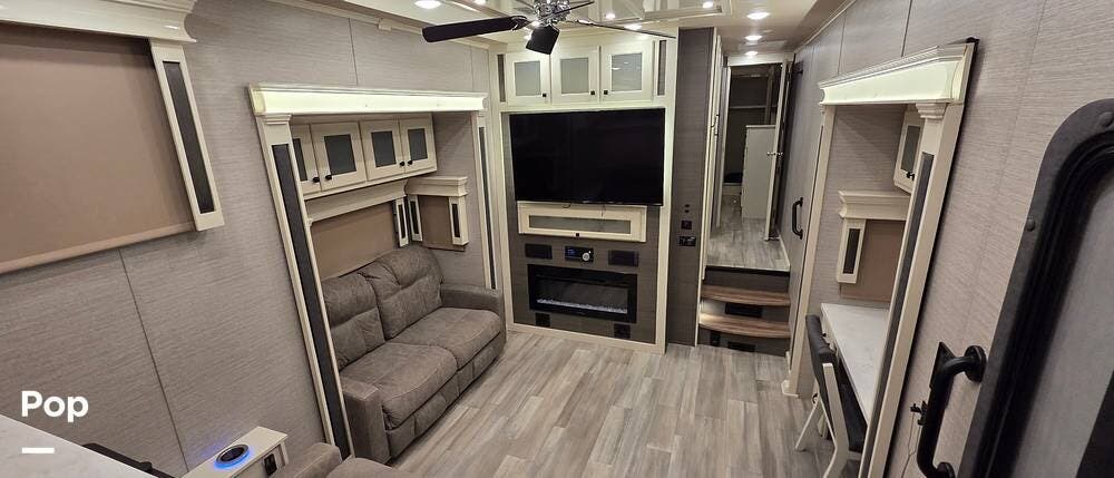 2022 Vanleigh Beacon 42RKB - Used Fifth Wheel For Sale by Pop RVs in Wylie, Texas features Slideout, Air Conditioning, Leveling Jacks, Awning