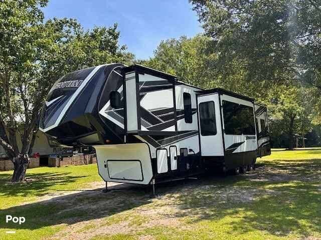 2021 Grand Design Momentum 399TH - Used Toy Hauler For Sale by Pop RVs in Dorchester, South Carolina features Air Conditioning, Leveling Jacks, Awning, Slideout