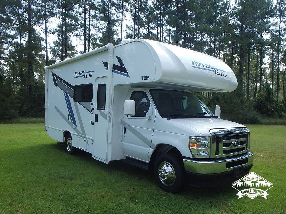 2025 Thor Motor Coach Freedom Elite 22FE - Used Class C For Sale by Pop RVs in Lucedale, Mississippi features Generator, Slideout, Air Conditioning, Awning