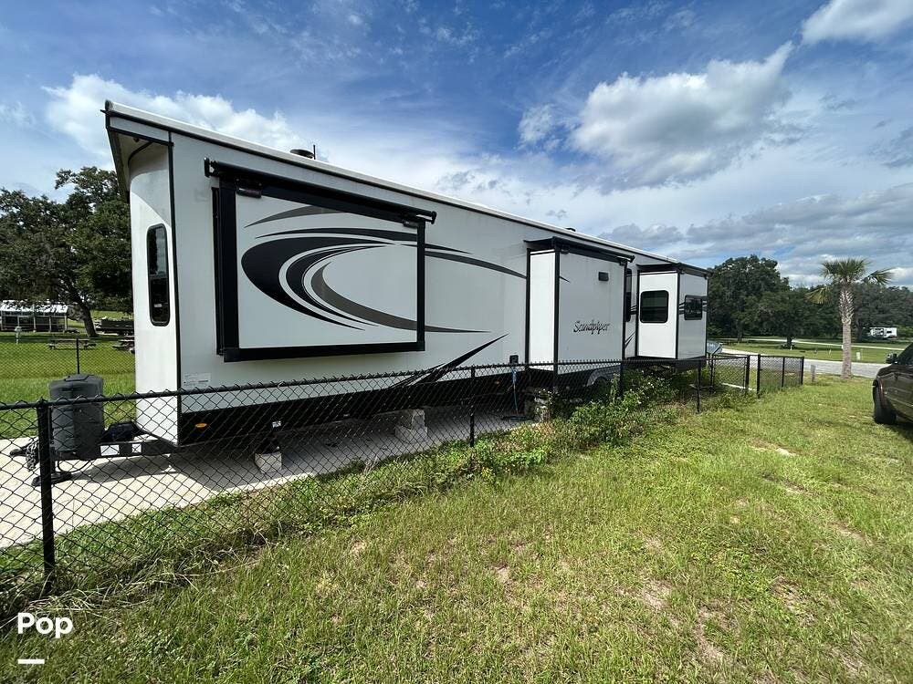 2023 Forest River Sandpiper 403RD - Used Travel Trailer For Sale by Pop RVs in Fort Mccoy, Florida features Leveling Jacks, Awning, Slideout, Air Conditioning