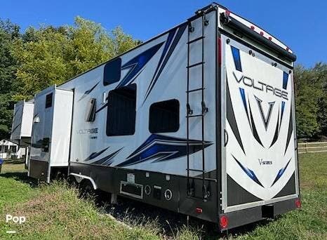 2016 Voltage 3605 by Dutchmen from Pop RVs in Glenmoore, Pennsylvania