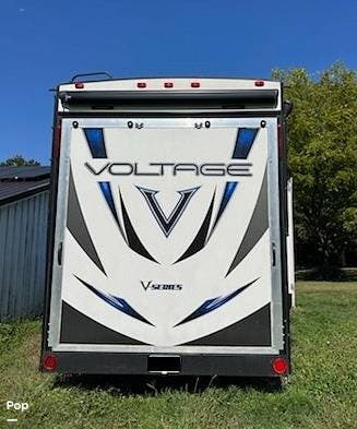 2016 Dutchmen Voltage 3605 - Used Toy Hauler For Sale by Pop RVs in Glenmoore, Pennsylvania features Slideout, Awning, Air Conditioning, Generator, Leveling Jacks