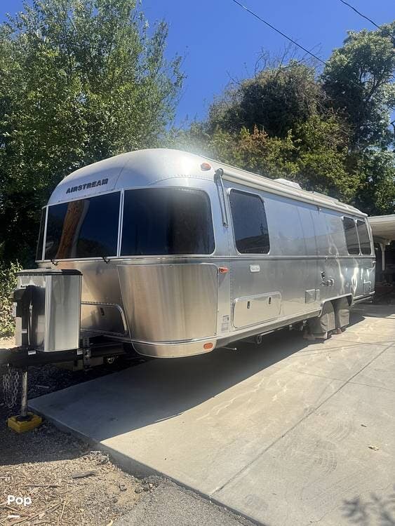 2022 Flying Cloud 27FB TWIN by Airstream from Pop RVs in Newhall, California