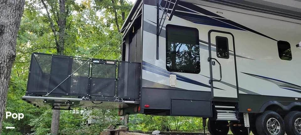2020 Fuzion 429 by Keystone from Pop RVs in French Village, Missouri
