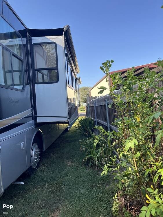 2008 Monaco RV Diplomat 40PDQ - Used Diesel Pusher For Sale by Pop RVs in Edinburg, Texas features Generator, Slideout, Awning, Air Conditioning, Leveling Jacks