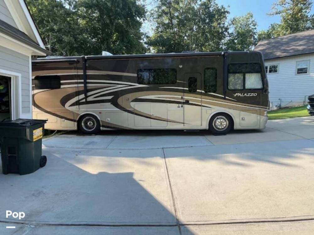2014 Thor Motor Coach Palazzo 33.2 - Used Diesel Pusher For Sale by Pop RVs in Dallas, Georgia features Leveling Jacks, Air Conditioning, Slideout, Generator, Awning