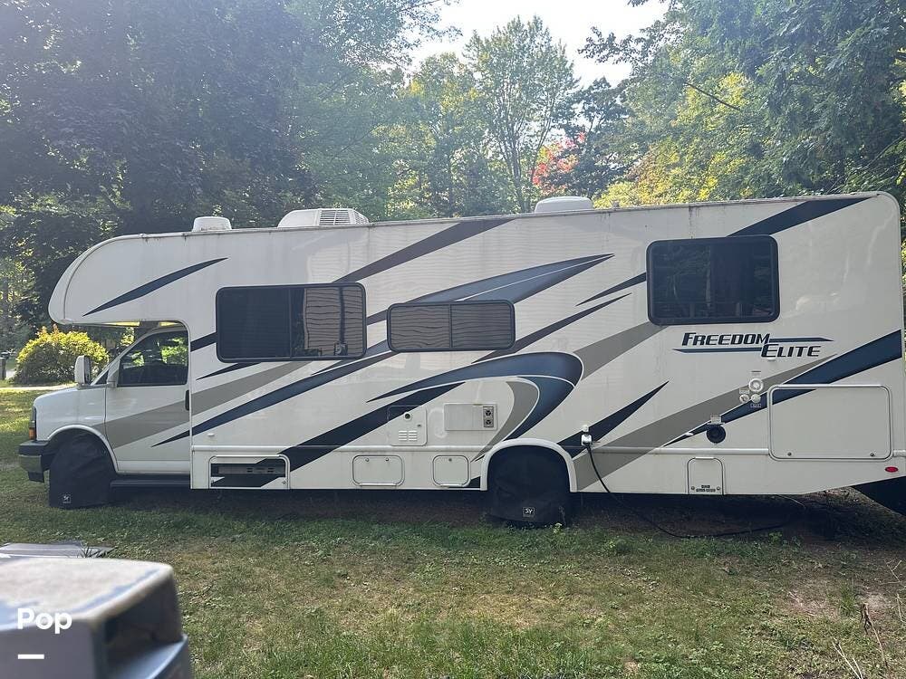 2024 Thor Motor Coach Freedom Elite 28AE - Used Class C For Sale by Pop RVs in Interlochen, Michigan features Awning, Generator, Air Conditioning