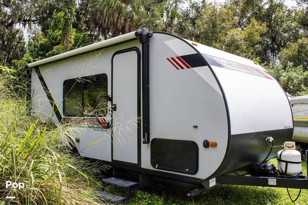 2021 Forest River Wildwood Platinum FSX 179DBKX - Used Travel Trailer For Sale by Pop RVs in Avon Park, Florida features Leveling Jacks, Awning, Air Conditioning