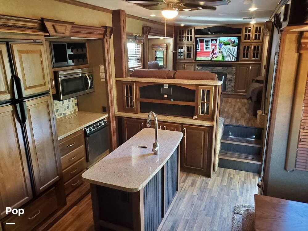 2016 Alpine 3660FL by Keystone from Pop RVs in Fair Oaks, California