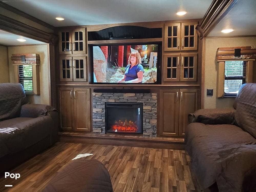 2016 Keystone Alpine 3660FL - Used Fifth Wheel For Sale by Pop RVs in Fair Oaks, California features Slideout, Air Conditioning, Awning, Leveling Jacks