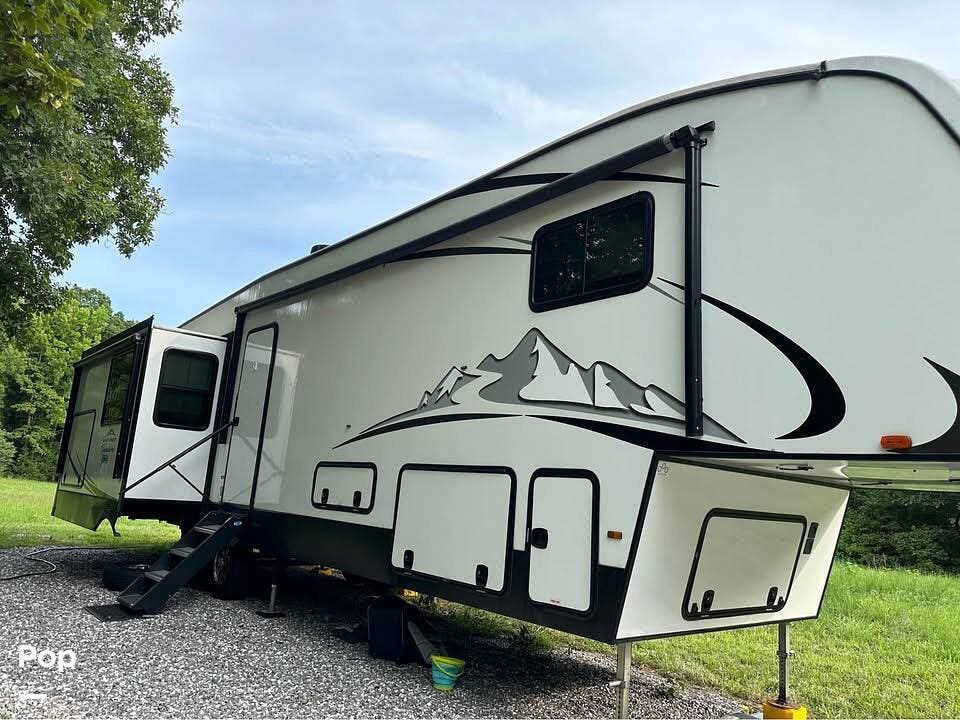 2022 East to West Tandara 386MB-OK - Used Fifth Wheel For Sale by Pop RVs in Farmville, Virginia features Air Conditioning, Awning, Slideout