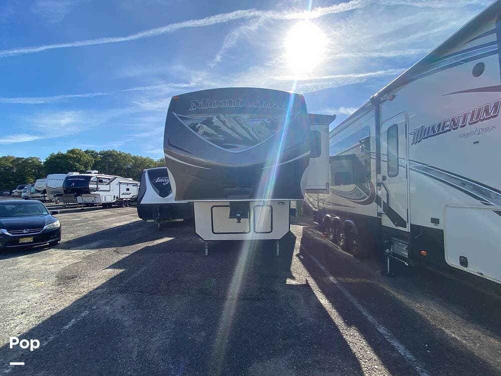 2014 Keystone Mountaineer 356TBF - Used Fifth Wheel For Sale by Pop RVs in Toms River, New Jersey features Leveling Jacks, Air Conditioning, Slideout, Awning