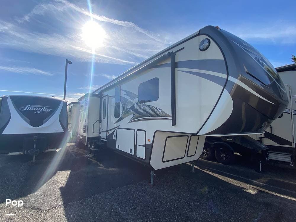 2014 Keystone Mountaineer 356TBF - Used Fifth Wheel For Sale by Pop RVs in Toms River, New Jersey features Awning, Leveling Jacks, Slideout, Air Conditioning