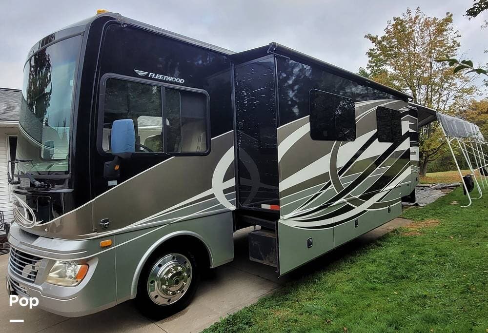 2015 Bounder 35K by Fleetwood from Pop RVs in Brecksville, Ohio