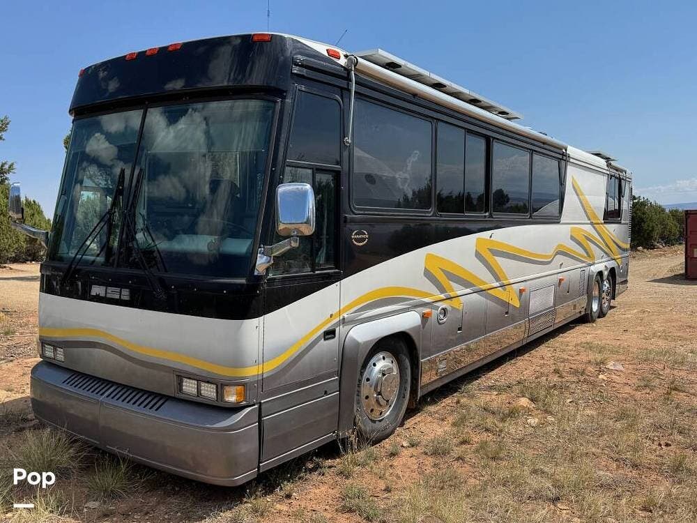 1994 MCI MCI 45 - Used Diesel Pusher For Sale by Pop RVs in Monticello, Utah features Generator, Air Conditioning